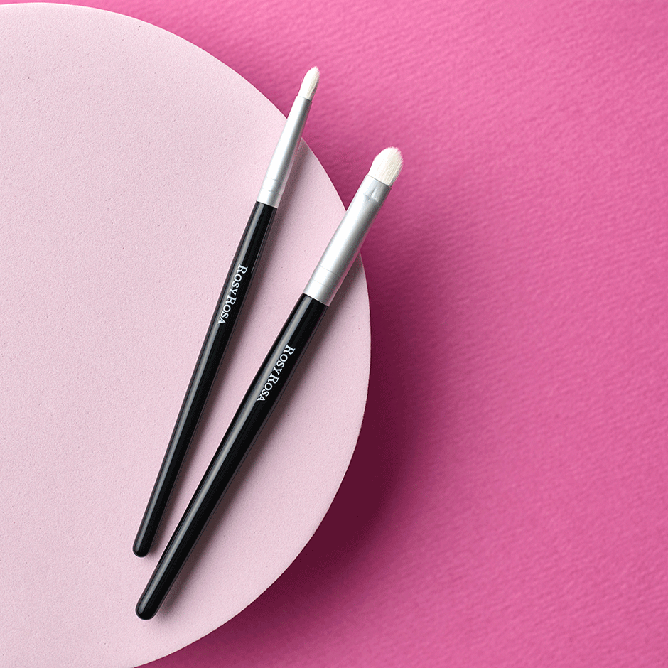 Introducing the new ROSY ROSA Shadow Brush Set (Slim), which is easy to use for applying makeup to the edges of your eyelids and under your eyes
