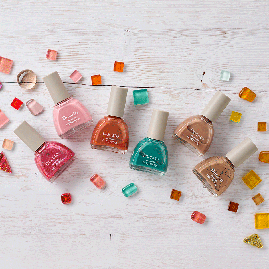 DUCATO 💕 Let your nails shine with summer sparkle — the perfect way to switch up your mood.